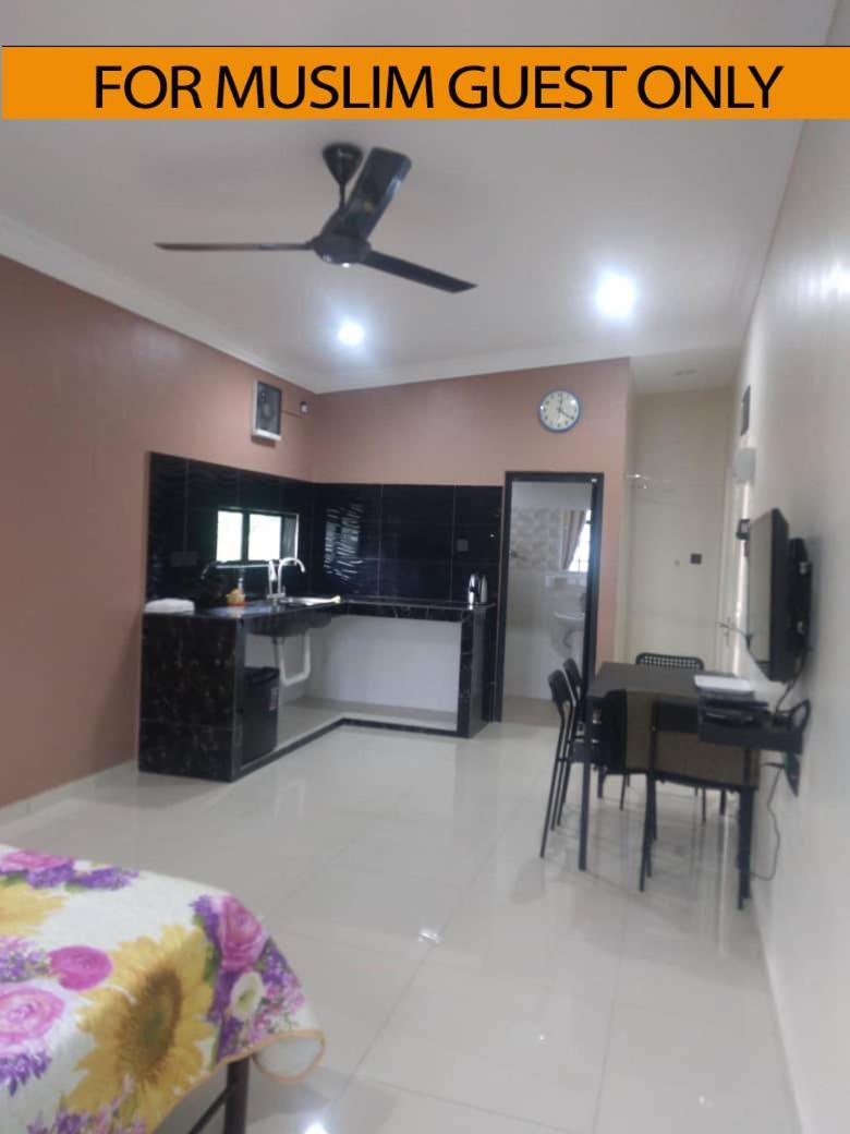 Yasmeen Studio Roomstay Kijal - Room 1 - For Two Person Islam Guest Only Zewnętrze zdjęcie
